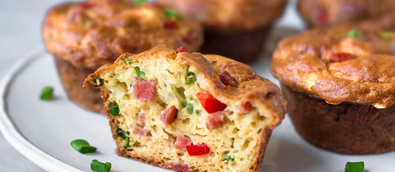 avokado og omelet er klassikere på ketokuren. keto muffins er super lækre. Husk kødet er ikke usund.